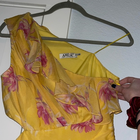 AMUR VI GOWN GOLDEN YELLOW - Picture 10 of 11